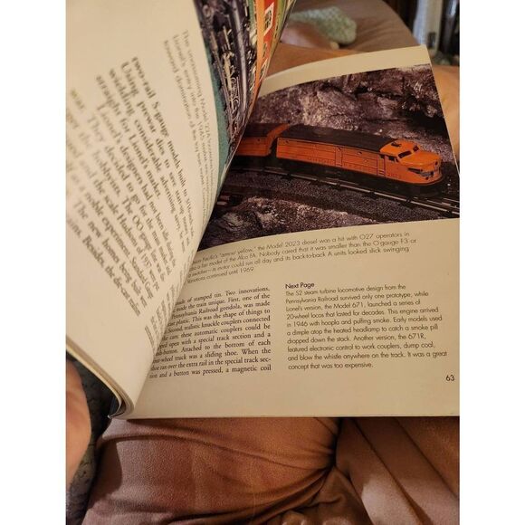 Classic Lionel trains book enthusiastic color series by gerry and Janet souter - Picture 2 of 5